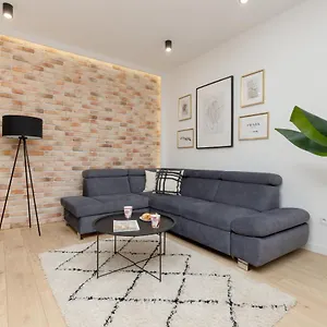 Loft With Parking In By Renters Warszawa